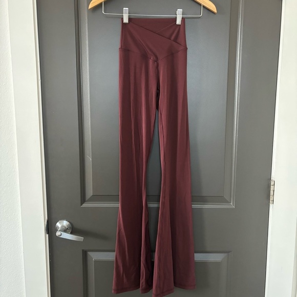 OFFLINE By Aerie Real Me High Waisted Crossover Flare Legging in Royal Berry XS - Picture 8 of 10